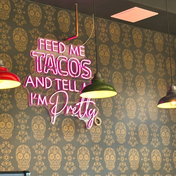 Meet your Posher, Jessica - Picture 1 of 1